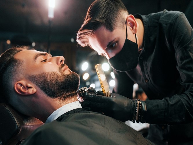 5 Grooming Services Every Man Should Try at A Saloon